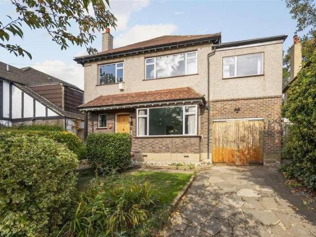 5 bed house for sale