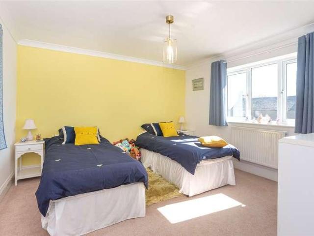 5 bed house for sale