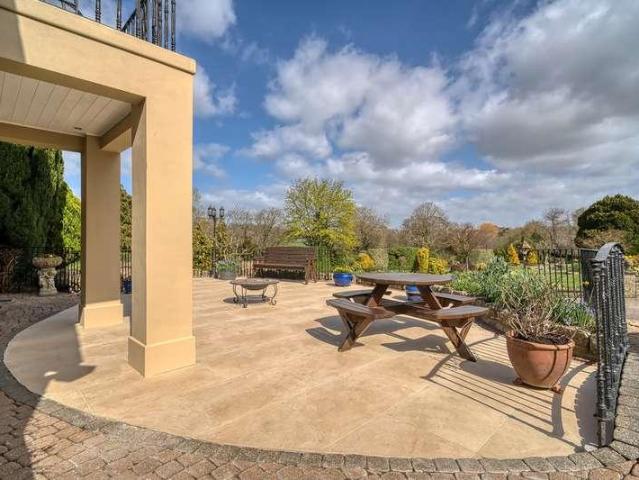 5 bed house for sale
