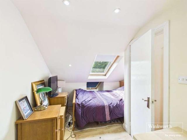 5 bed house for sale