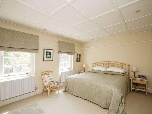 5 bed house for sale