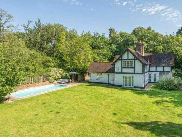 5 bed house for sale