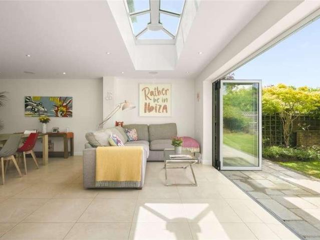 5 bed house for sale