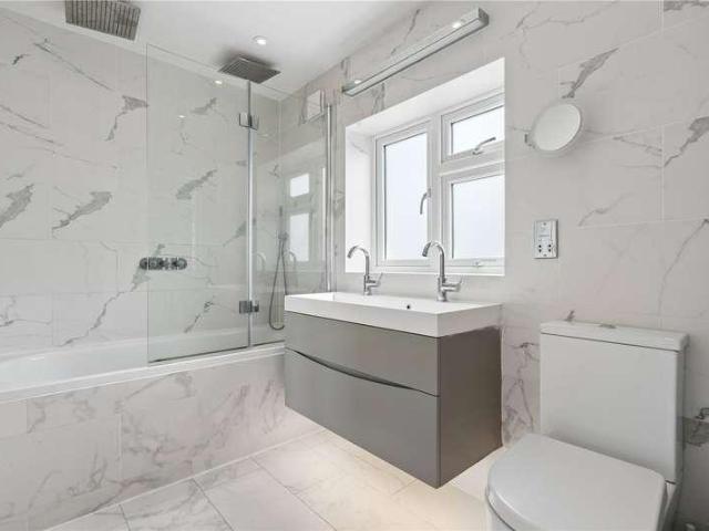 5 bed house for sale