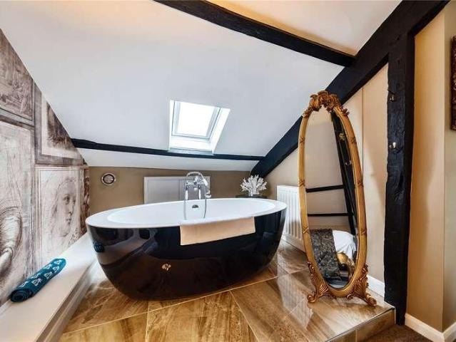 5 bed house for sale
