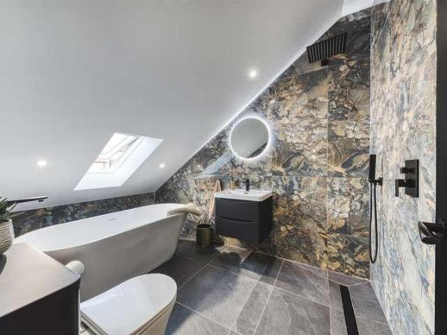 5 bed house for sale
