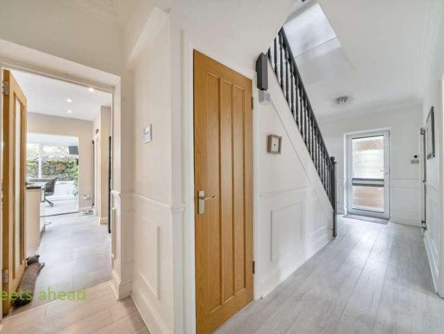 5 bed house for sale