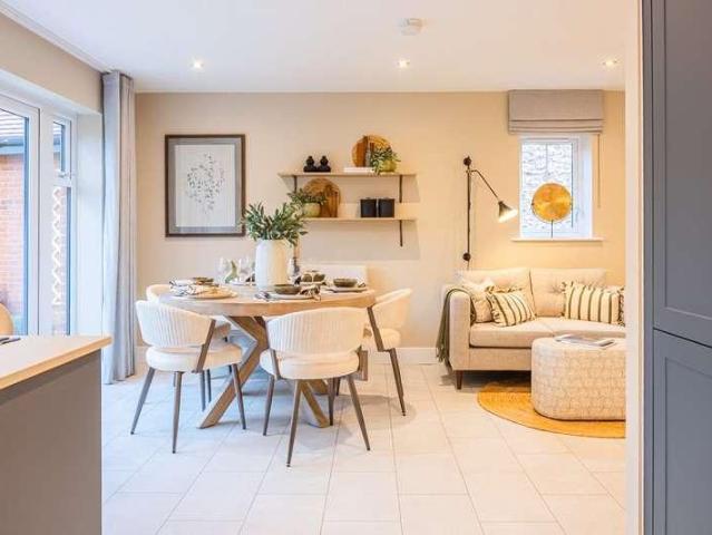 5 bed house for sale