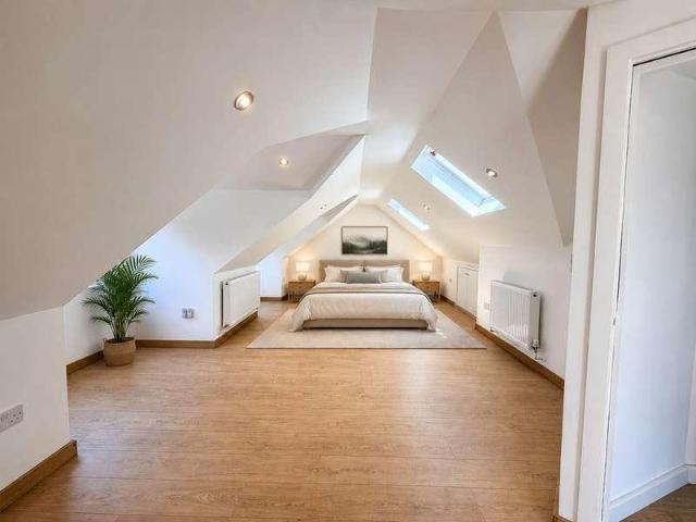 5 bed house for sale