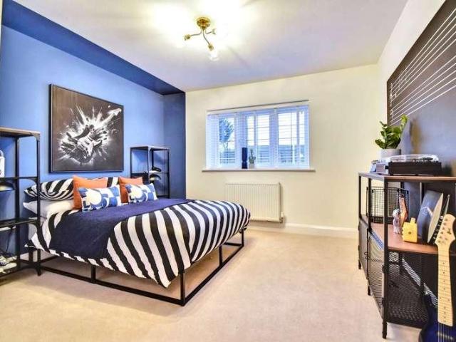 5 bed house for sale