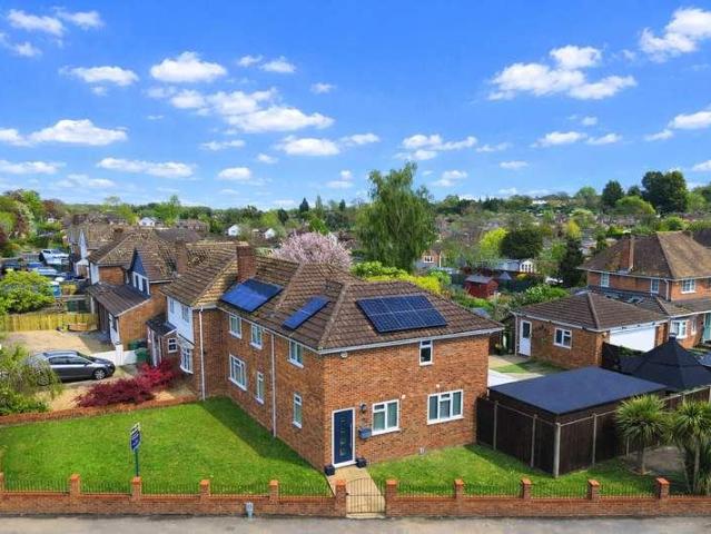 5 bed house for sale