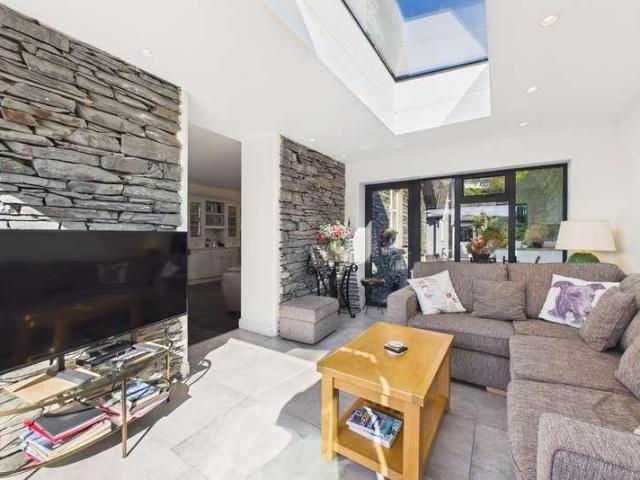 5 bed house for sale