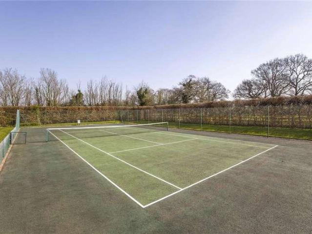 5 bed house for sale