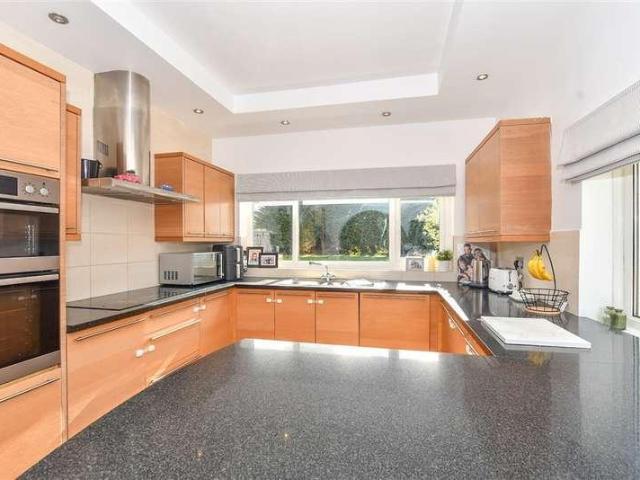 5 bed house for sale
