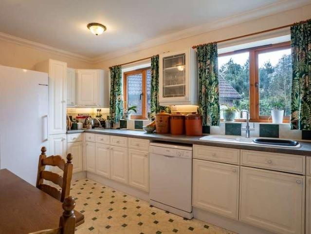 5 bed house for sale