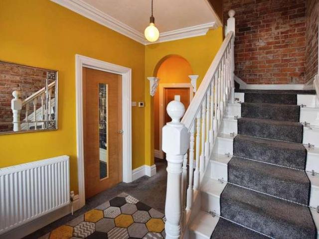 5 bed house for sale