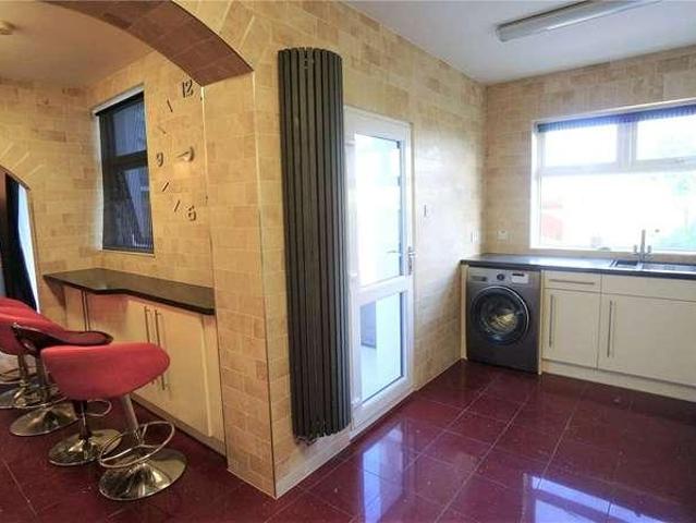 5 bed house for sale