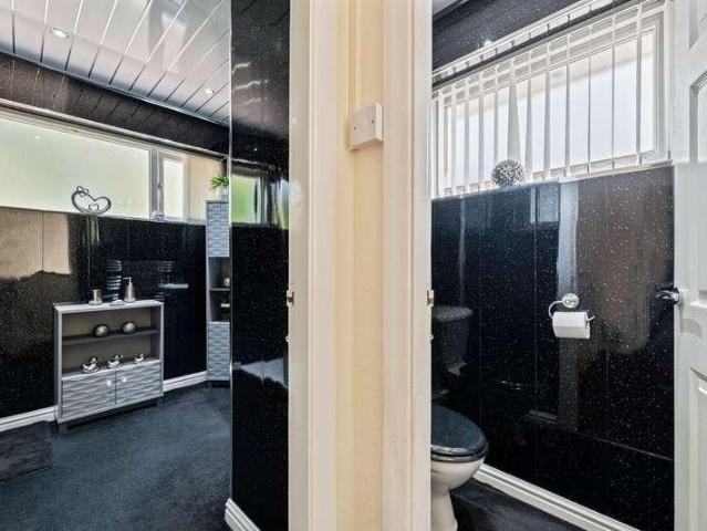 5 bed house for sale