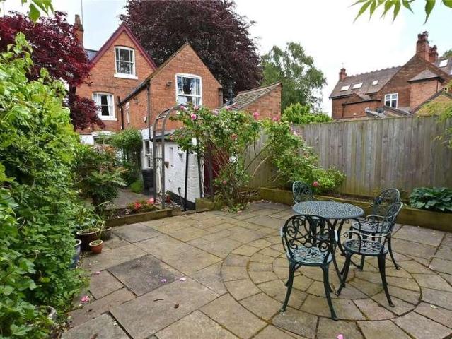 5 bed house for sale