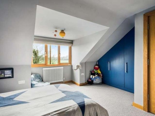 5 bed house for sale