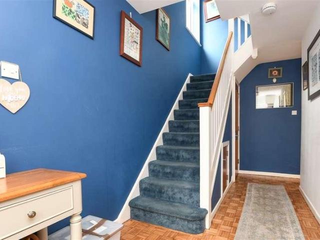 5 bed house for sale