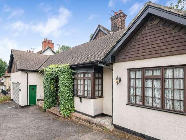5 bed house for sale
