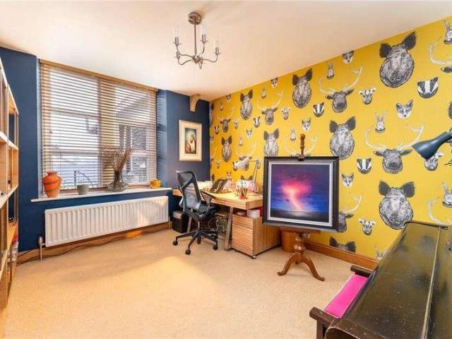 5 bed house for sale