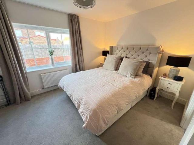 5 bed house for sale