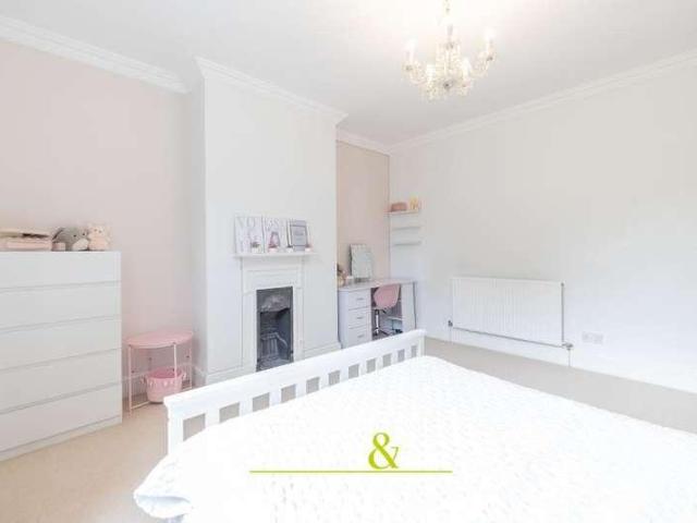 5 bed house for sale
