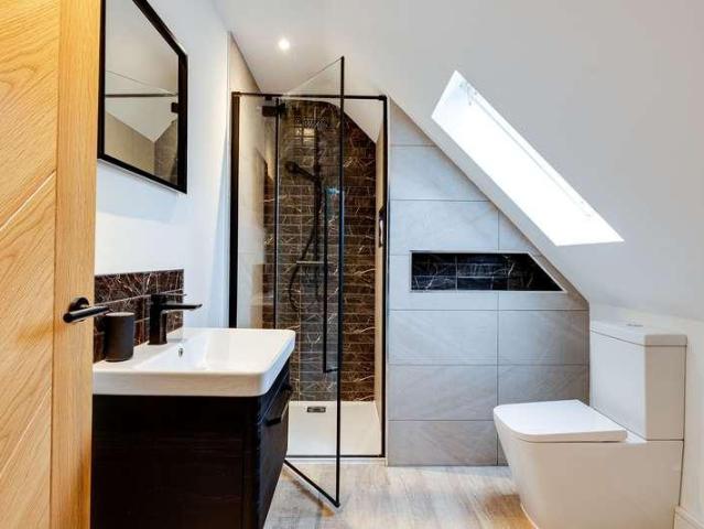 5 bed house for sale