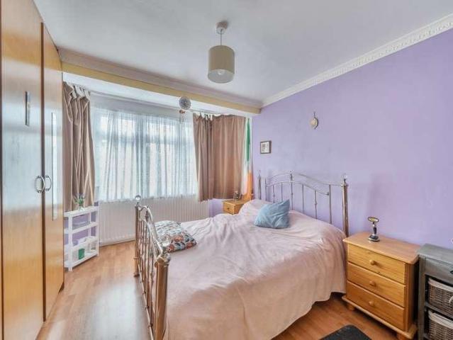 5 bed house for sale