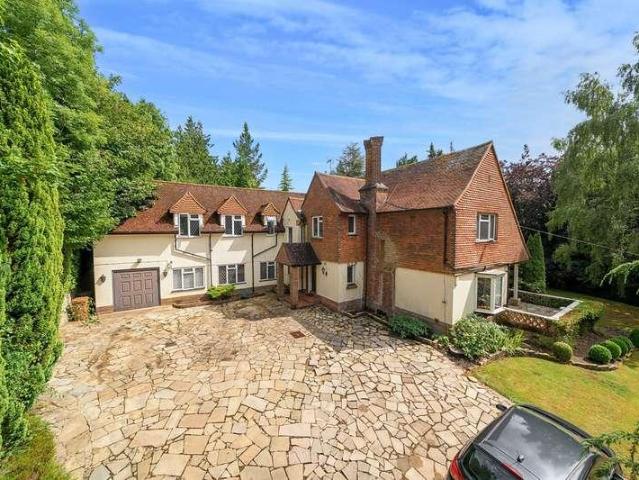 5 bed house for sale