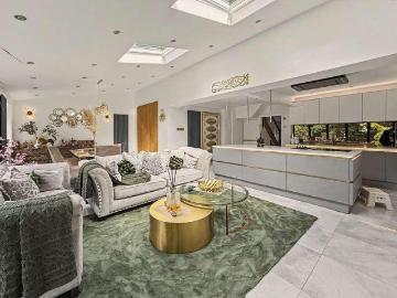 5 bed house for sale