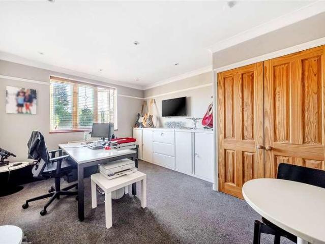 5 bed house for sale