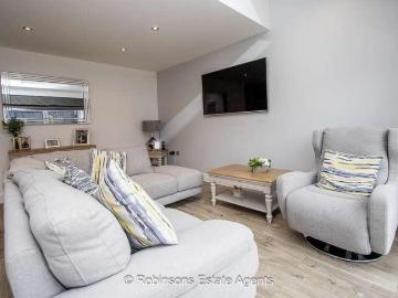 5 bed house for sale