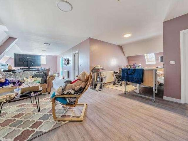 5 bed house for sale