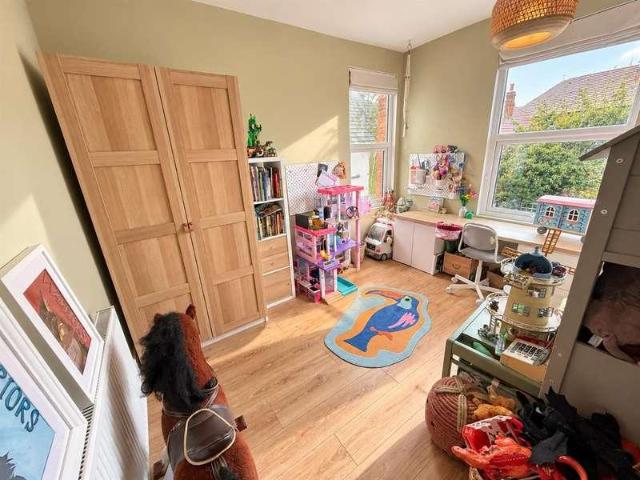 5 bed house for sale