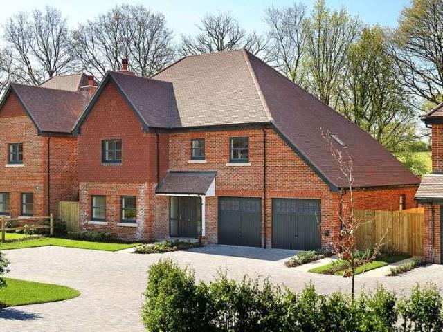 5 bed house for sale