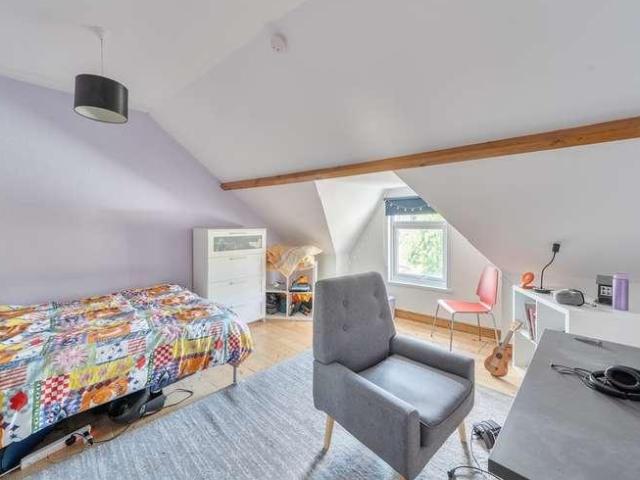 5 bed house for sale