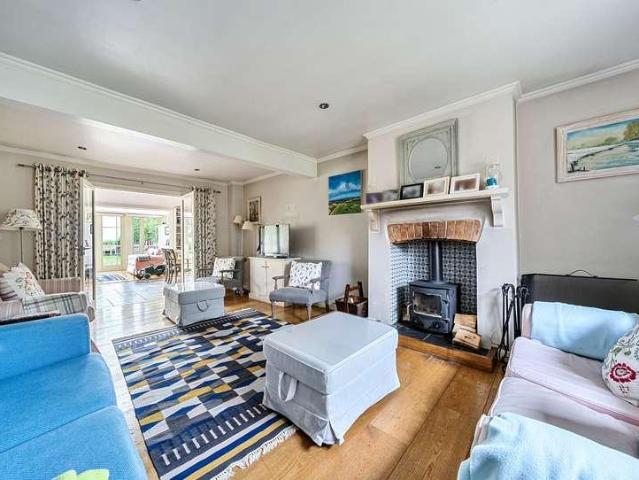 5 bed house for sale