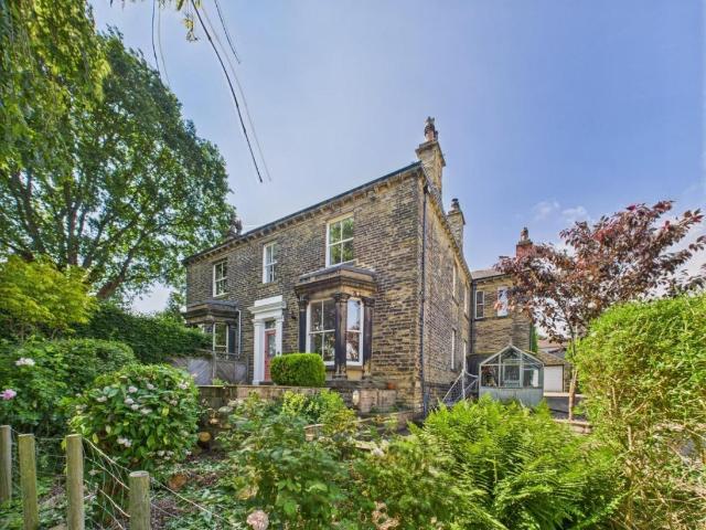 5 bed house for sale