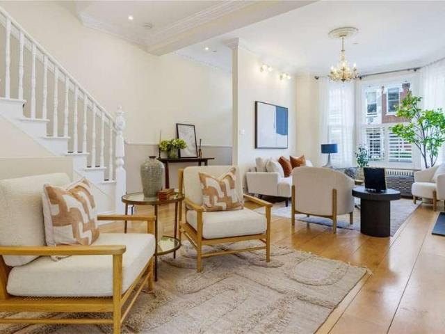 5 bed house for sale