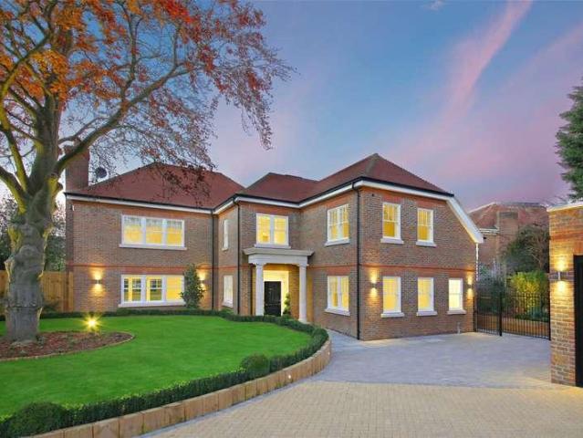 5 bed house for sale