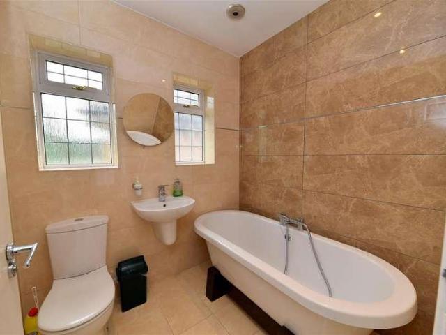 5 bed house for sale