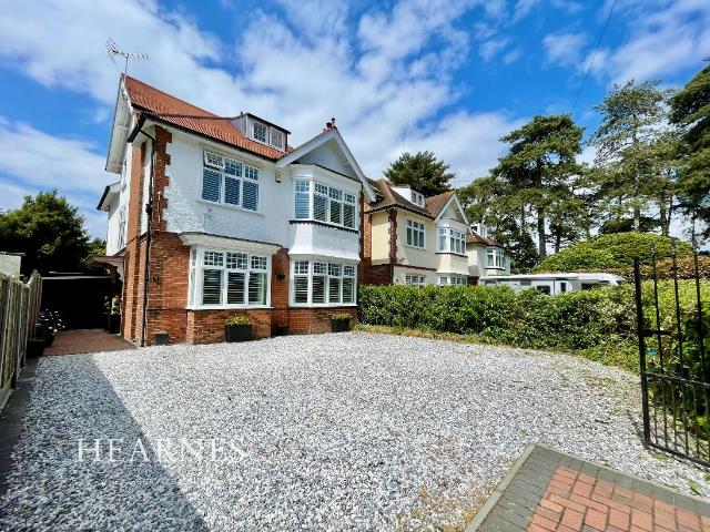 5 bed house for sale