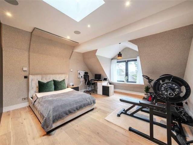 5 bed house for sale