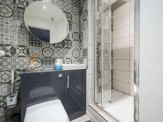 5 bed house for sale