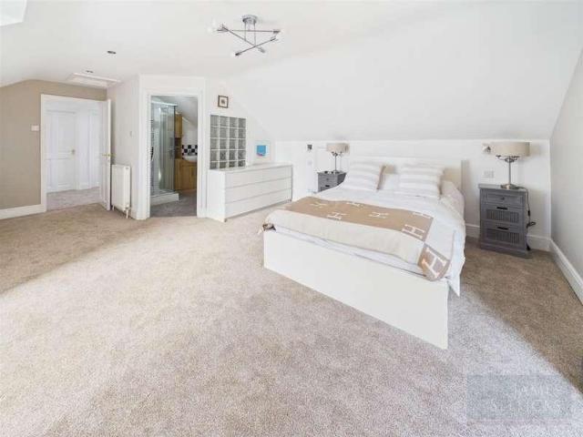 5 bed house for sale