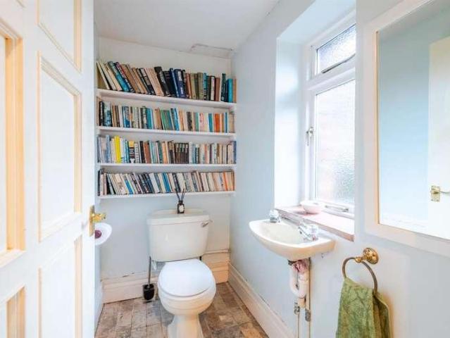 5 bed house for sale