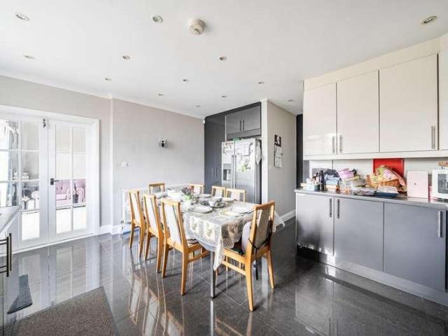 5 bed house for sale